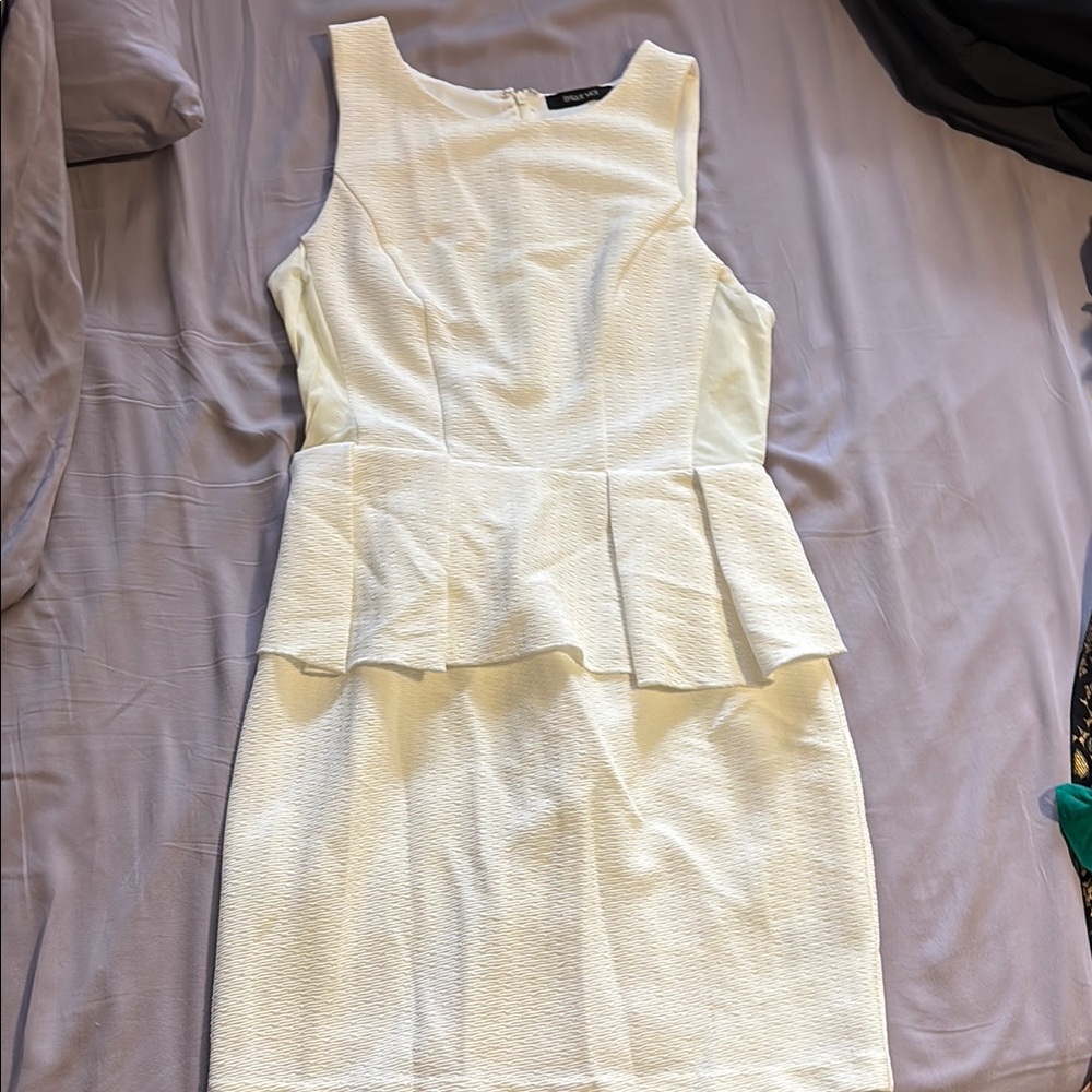 Elegant White Sleeveless Dress